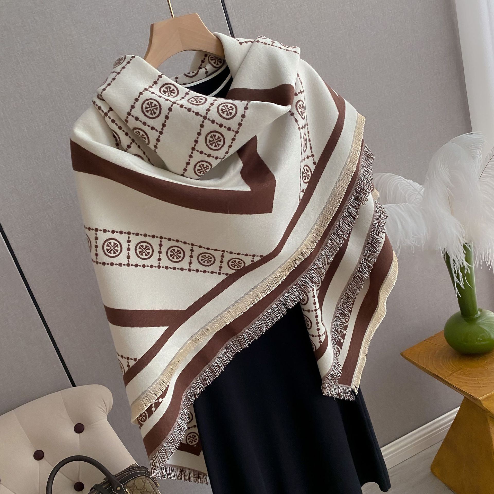 Otoño e invierno nuevo 130*130 bufanda cuadrada grande versátil letras clásicas cachemira-como chal de viaje al aire libre bufanda caliente