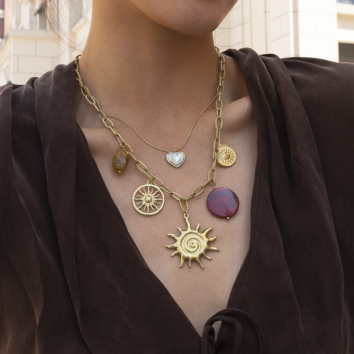 Collar de acero inoxidable de estilo europeo y americano de la mujer no se desvanece collar acrílico de sol lujo ligero nicho explosión transfronteriza