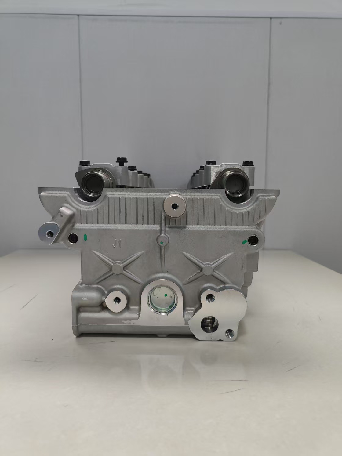 Engine cylinder head F16D3 is suitable for Chevrolet Aveo and other engine cylinder heads