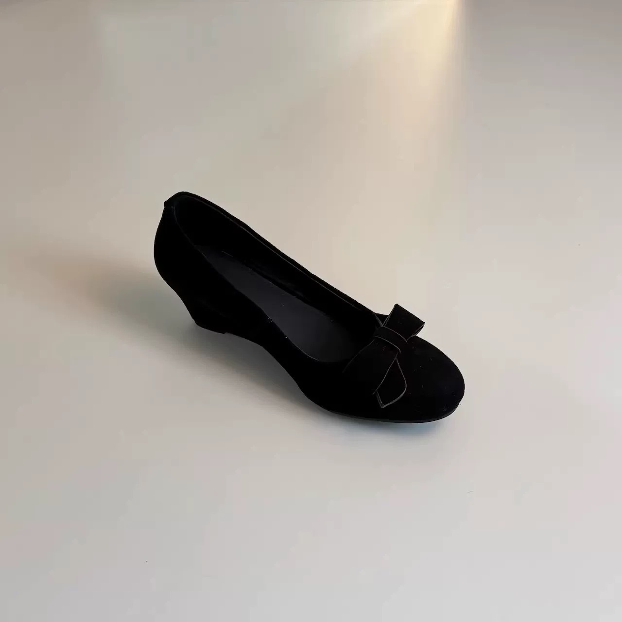 Black (in stock) / 35