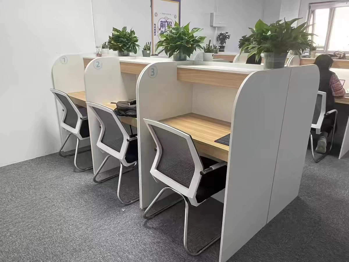 Кабинет для подготовки к вступительным экзаменам, учебный стол, иммерсивный стол для одного общего помещения, закрытая библиотека для студентов колледжа, чтение