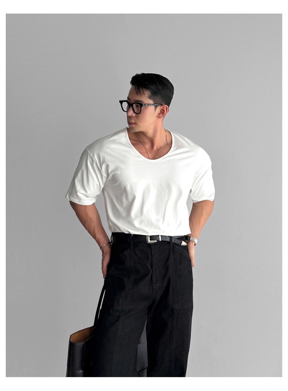 Silky Stretch Men's U-Neck T-Shirt - Lightweight Breathable Short Sleeve Top For Summer Comfort & Active Wear_viptrois.com