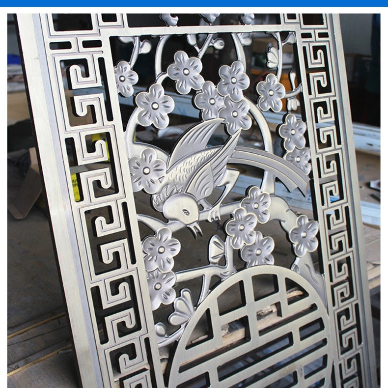 Máquina de tallado de aluminio de perfil de aluminio Máquina de tallado de metal Máquina de corte de placa de aluminio CNC Máquina de tallado de flores de puerta de cobre