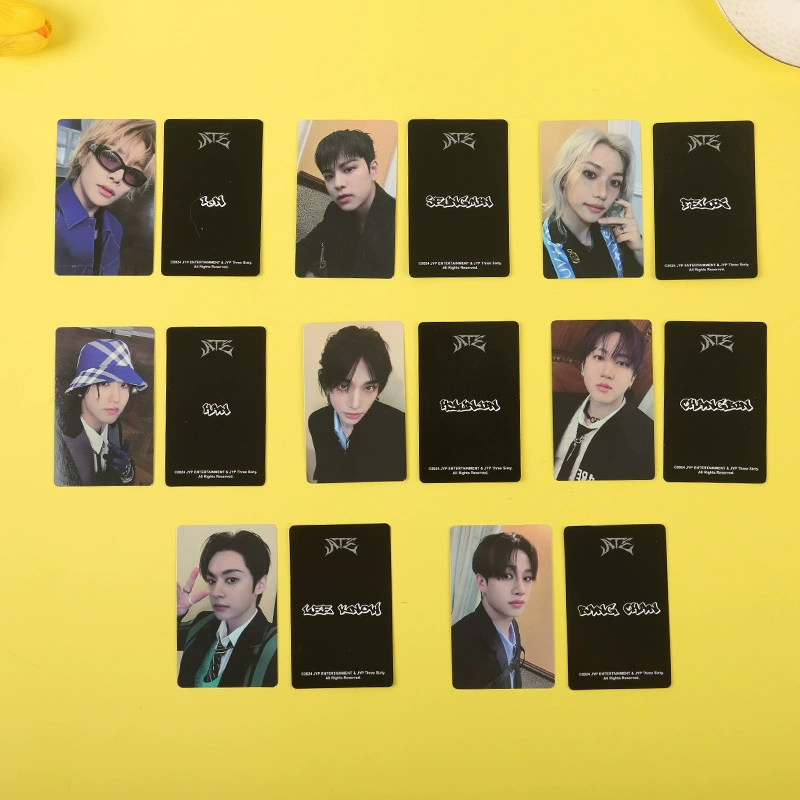 Фотокарточка (STRAY KIDS) компактная карточка, ламинированная 5,4 × 8,6 см, коллекционные варианты