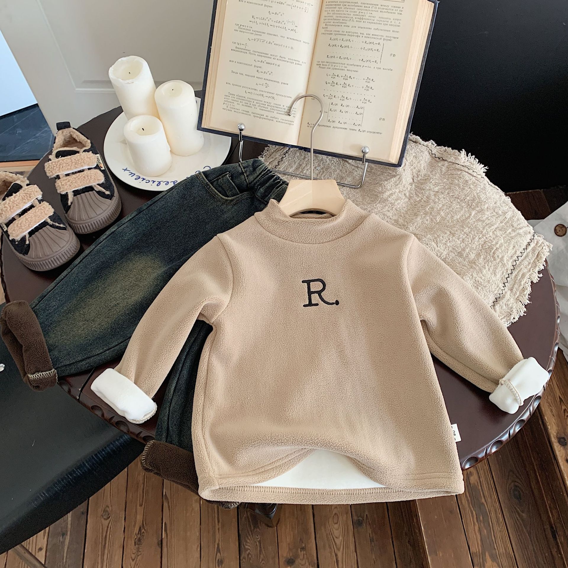 2023 Bangcheng Winter Korean Edition Men's Small and Medium School Children's Embroidered Letter Plush Bottom Fashion_voghion.com