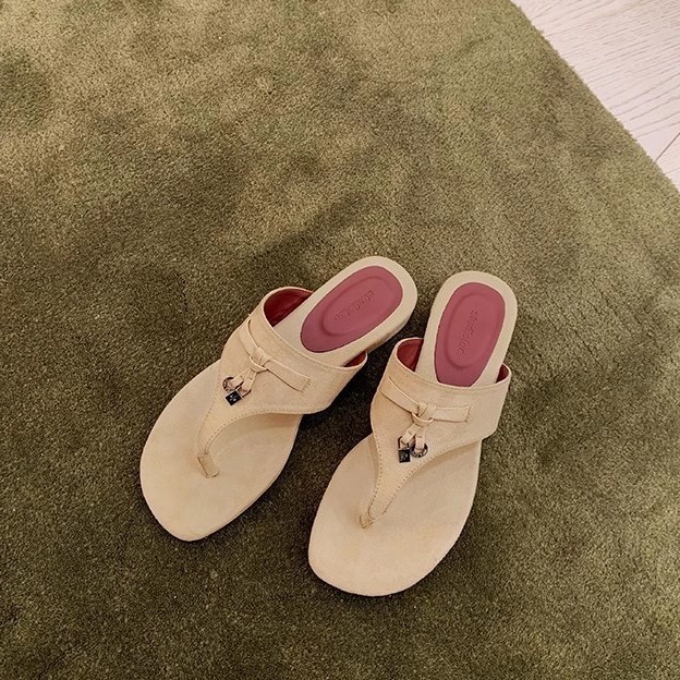 Grape Mom's Same Style French Style Herringbone Clip Tassel Outer Wear Versatile Low-Heeled Sandals Women's Sandals Spring and Summer Style