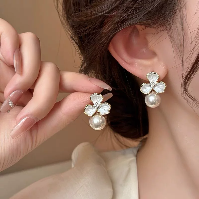 Серьги маленькие из жемчуга, цветочные, стиль лёгкой роскоши, высококачественный стиль, французский стиль