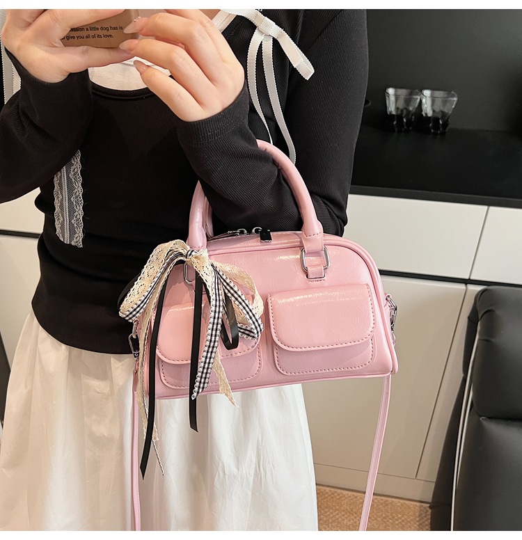 A trendy underarm bag for women in 2025, Korean version, Instagram Spring/Summer new fashion tote bag, versatile and large-capacity commuting bag undefined