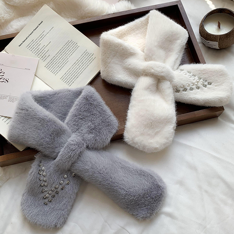 Otoño e invierno bufandas mujeres otoño e invierno 2025 peluche perlas con diamantes multifacé imitación de cabello bonito buñuelo dulce al por mayor