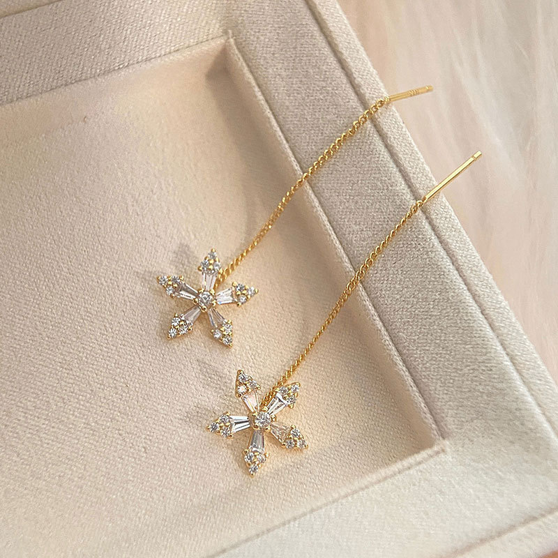 Pendientes de flores de circonita de plata de ley s925 Pendientes de flores de flecos de temperamento de alto nivel de nicho de lujo femenino simple y ligero