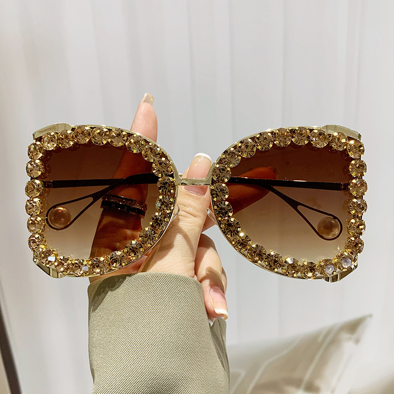 Diamond-encrusted large-framed sunglasses 2024 new style, women's exaggerated large-framed sunglasses, metallic personality and high-end feel full figure