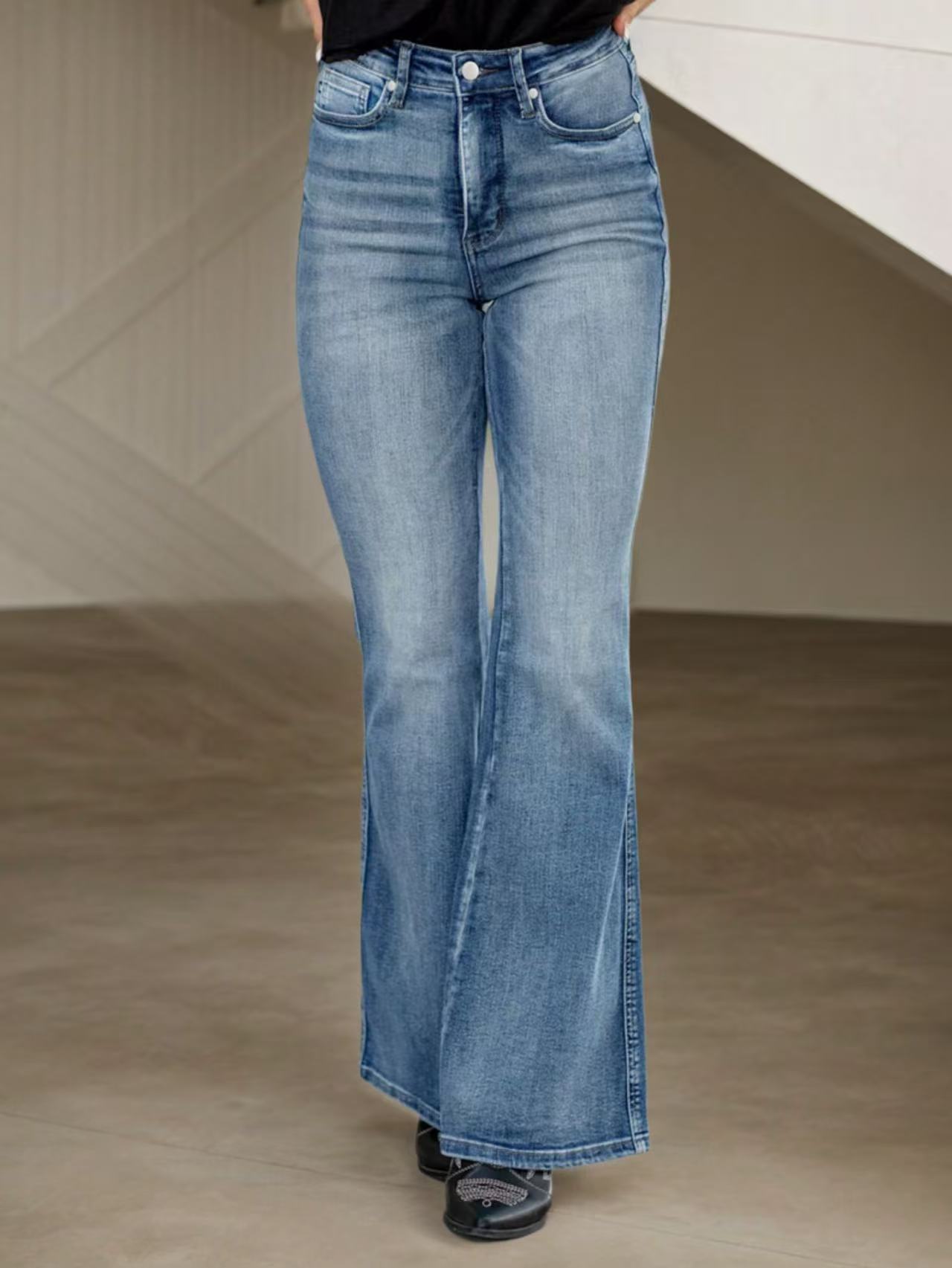2025 Spring And Autumn Explosion Elastic Women's Denim Trousers Slim And Thin, Many Buttons Slightly Pulled_voghion.com