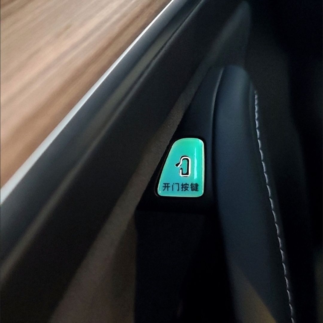 Suitable for Tesla Model 3/Y Door Opening Button Reminder Stickers, Luminous Door Opening Reminder Stickers, Interior Modification Stickers