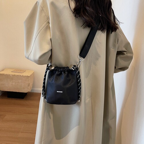 Cloth bag women's new fashion niche design one-shoulder crossbody bag high-end style bucket bag wholesale