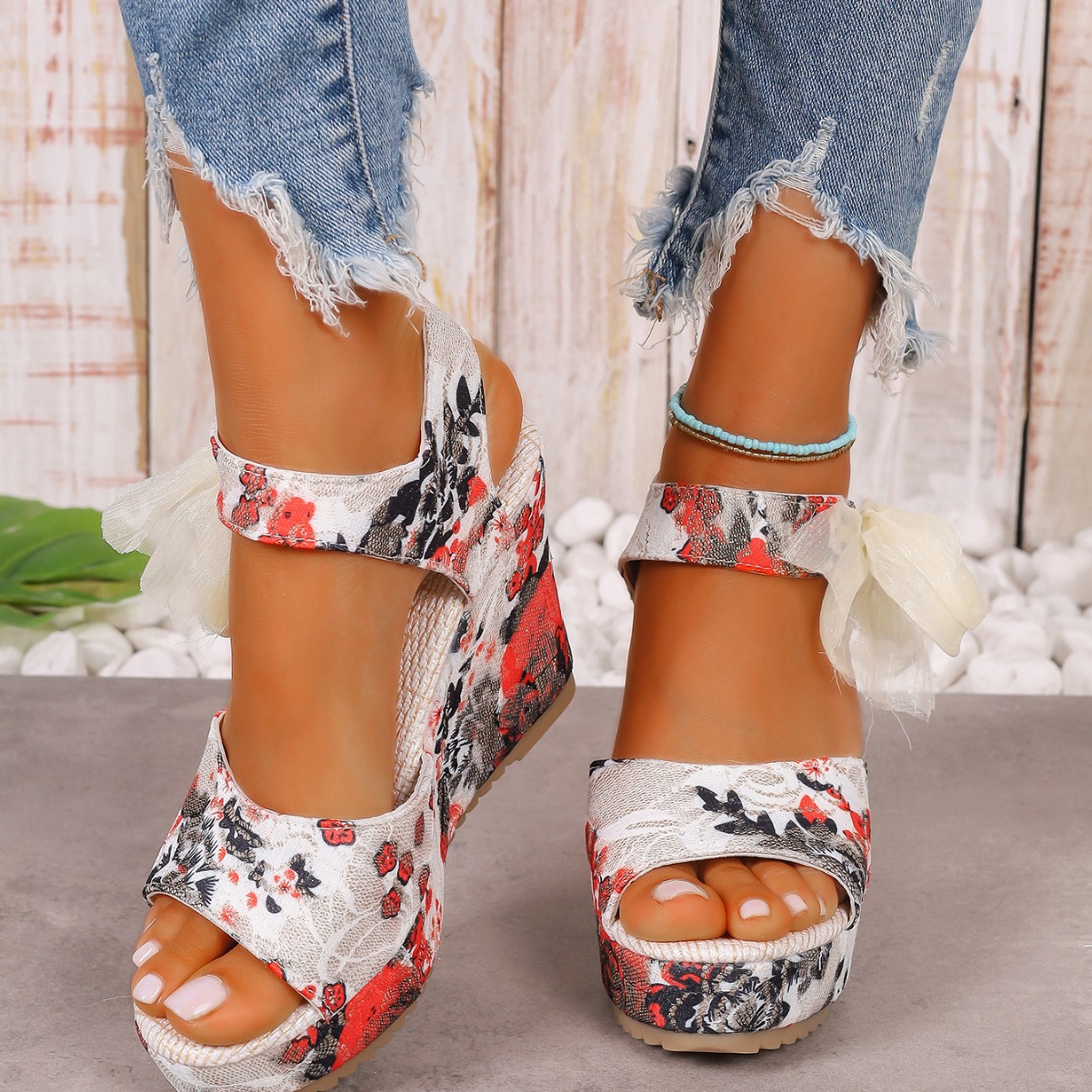 Estilo familiar famoso pendiente pintada con suela gruesa sandalias redondas para mujeres 2024 nuevo comercio exterior sandalias romanas grandes fuera