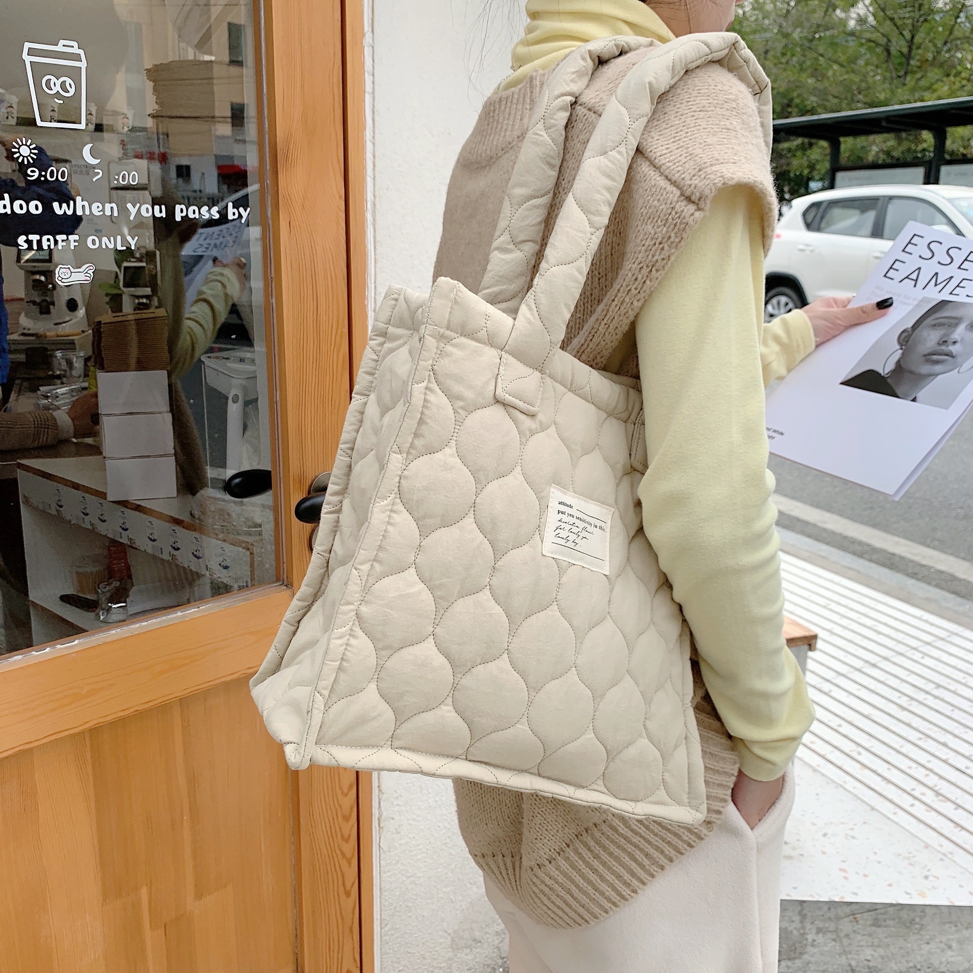 【 In Stock 】210301 large-capacity single-shoulder tote bag, quilted gourd hand-held commuter bag, autumn and winter hand-held bag for women undefined