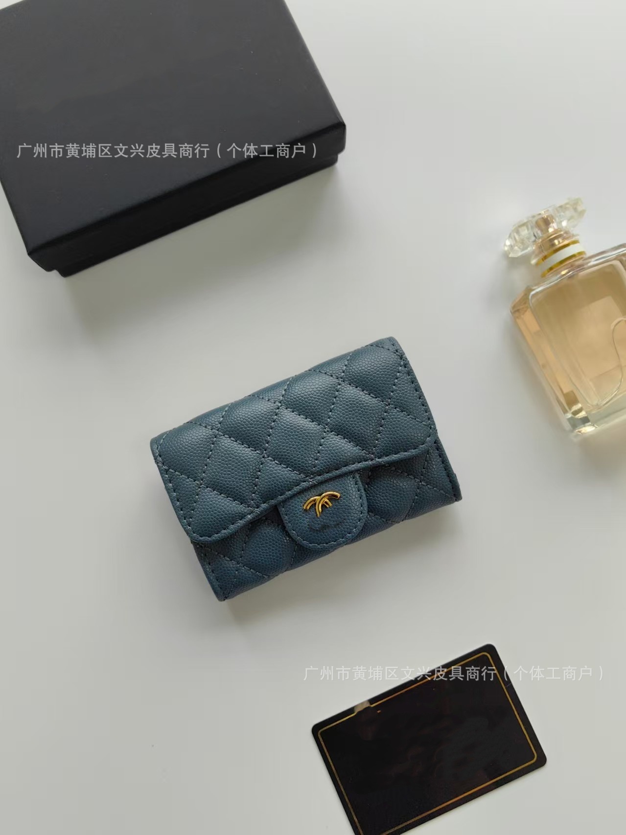 Cartera de cuero corta de diamante de alta calidad, nicho casual, gran capacidad, exquisita, pequeña bolsa de cambio de hebilla fragante.