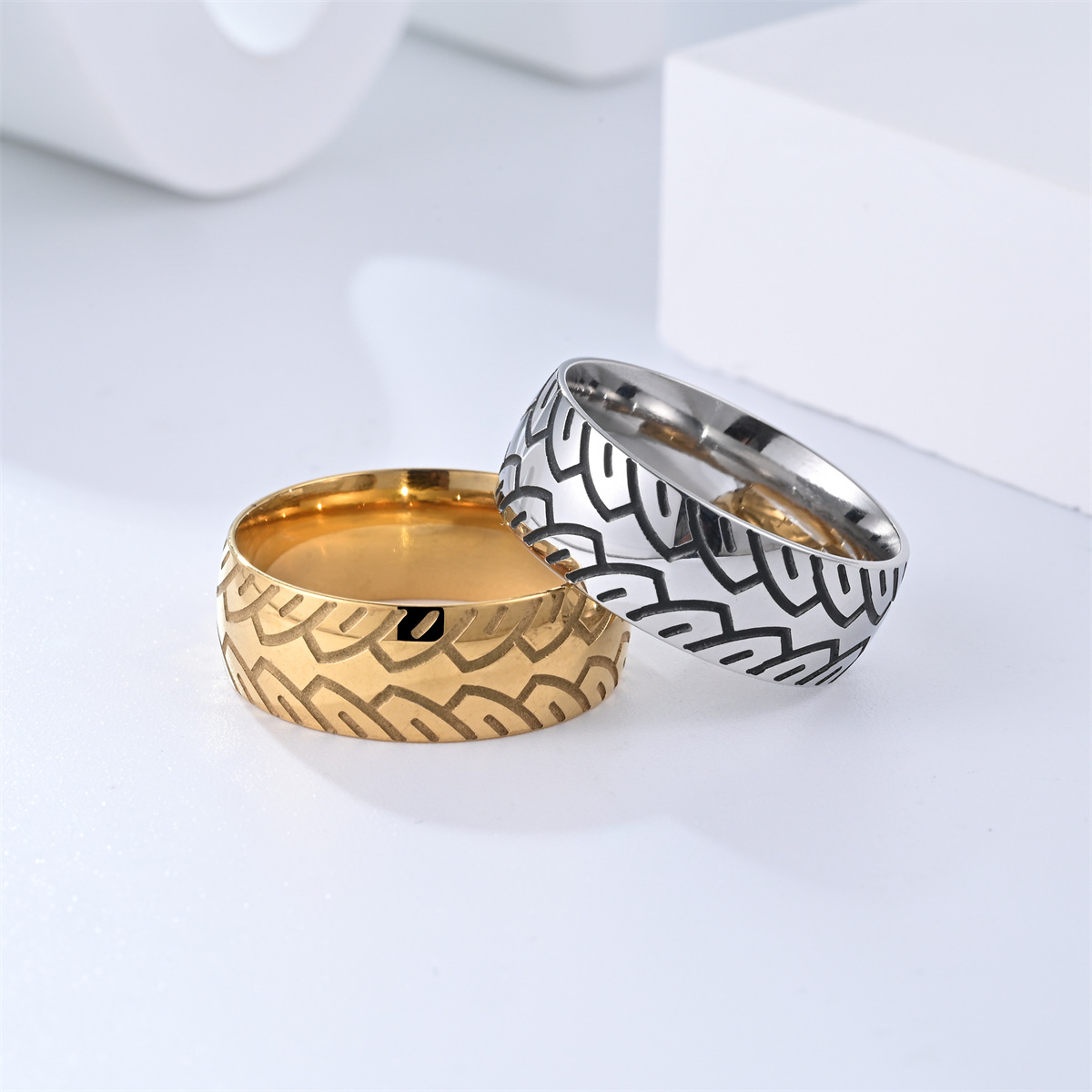 Vintage Men's Titanium Steel Ring With Carved Tyre Pattern 8mm_voghion.com
