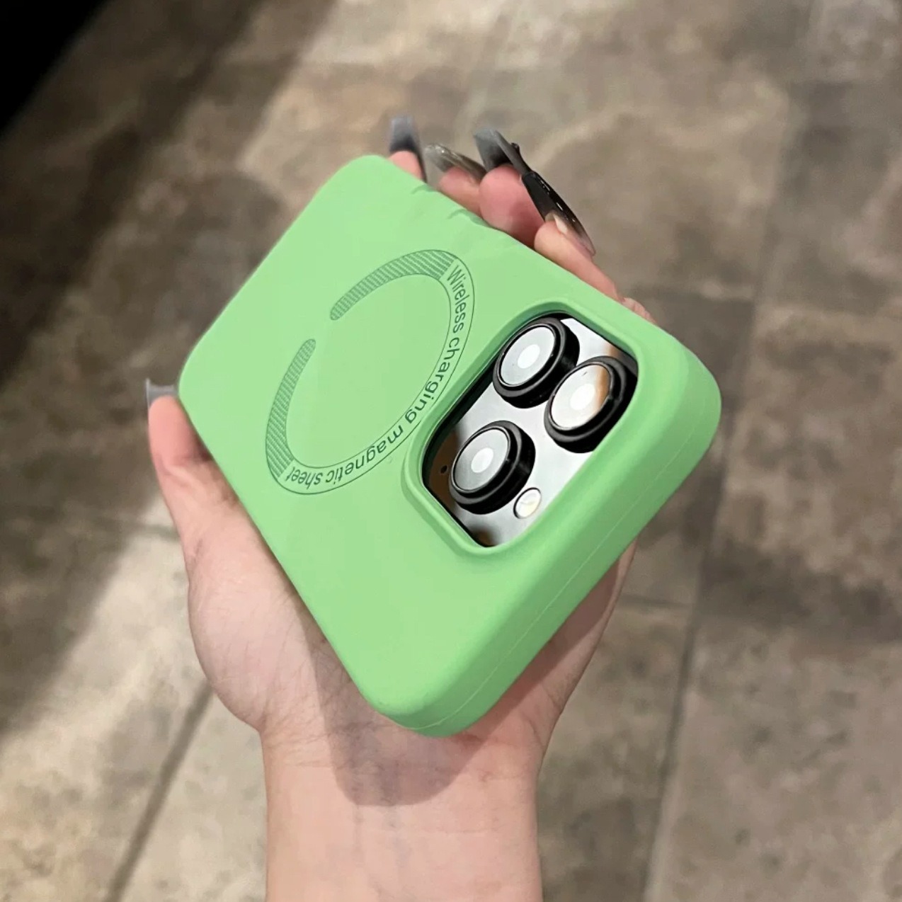 Nueva succión magnética de silicona líquida para iPhone15 funda para teléfono móvil 14ProMax agujero grande 12 Apple 13 hombres y mujeres 14