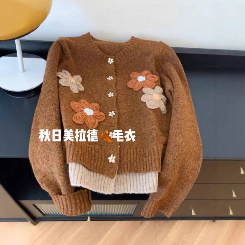 韩系撞色提花花朵刺绣图案美拉德穿搭针织上衣保暖毛衣外套女棕色