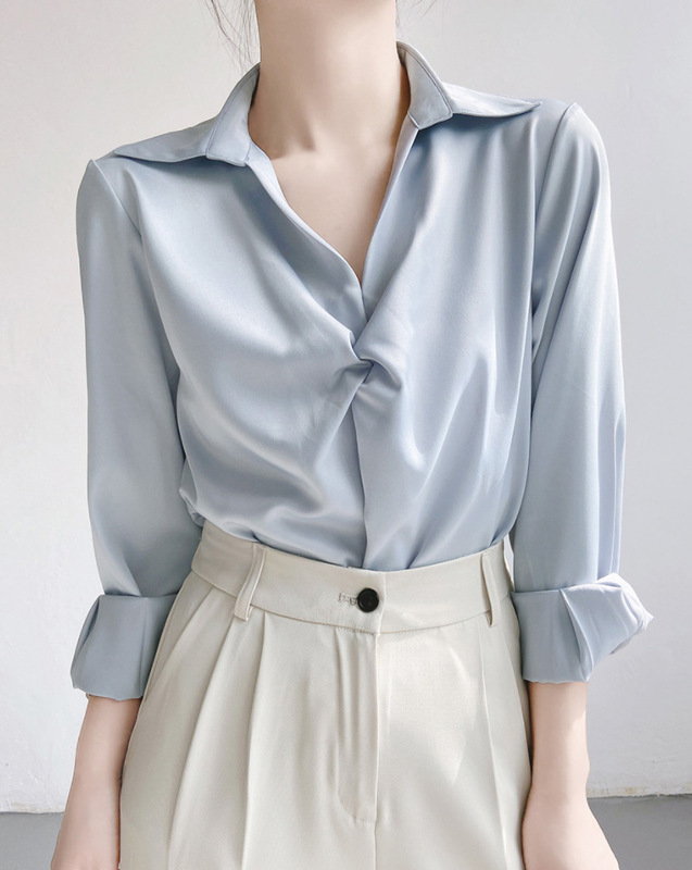 一目惚れの青いサテンのシャツの女性の職業通勤シャツのデザイン感の上着の春の服のヨーロッパの商品|undefined