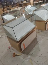 商场烟酒柜服装化妆品柜子鞋柜手机柜整店输出免费设计精品饰品柜