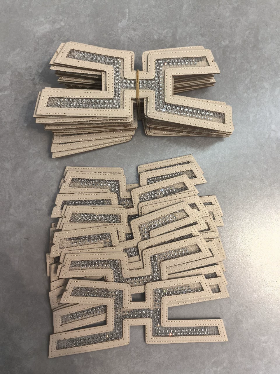 Верх с горячей печатью ручной гвоздь бусы сандалии полуфабрикаты для обработки деталей оптом серии