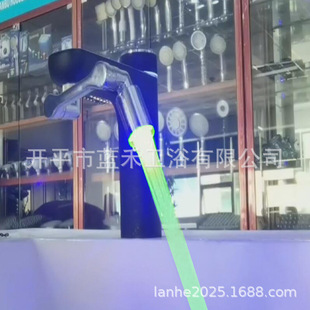 ͯȤ�lԡ����ˮ���l� LED ���^����׌ϴ��׃��С�Α� magic tap