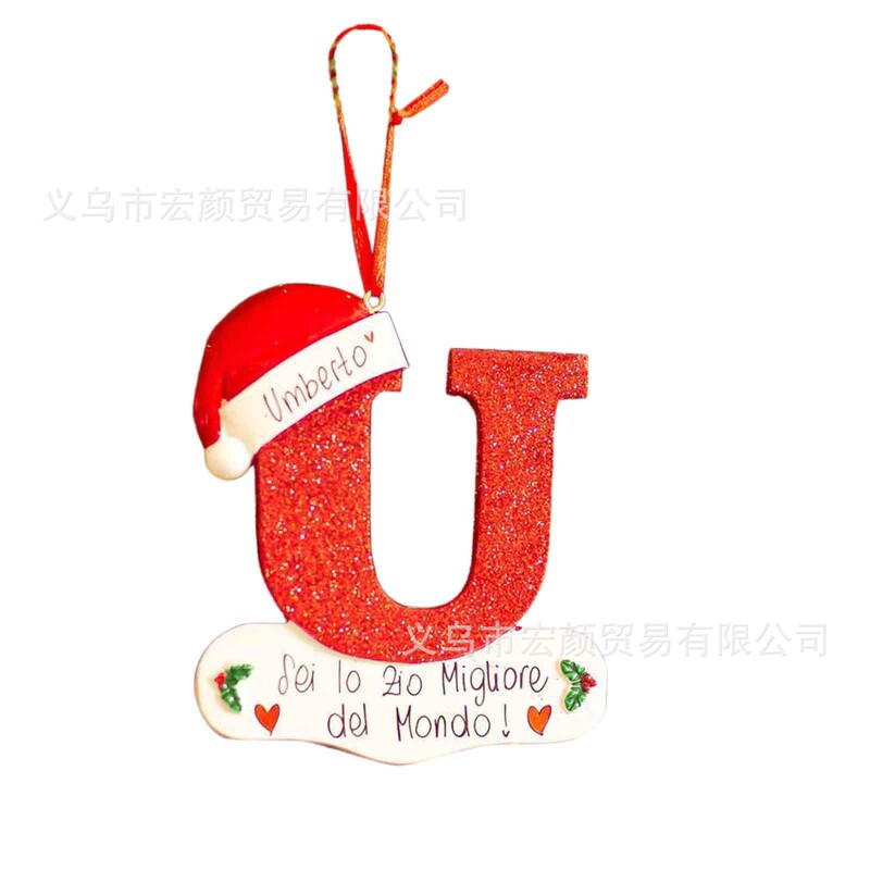 国境を越えた新しい26文字の英語の車がクリスマスツリーを飾って家の装飾品を飾っている|undefined