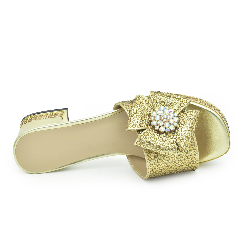 Accessorize the evening with applique studded high-heeled sandals and a full cloth small flash diamond dinner bag set with sandals_voghion.com