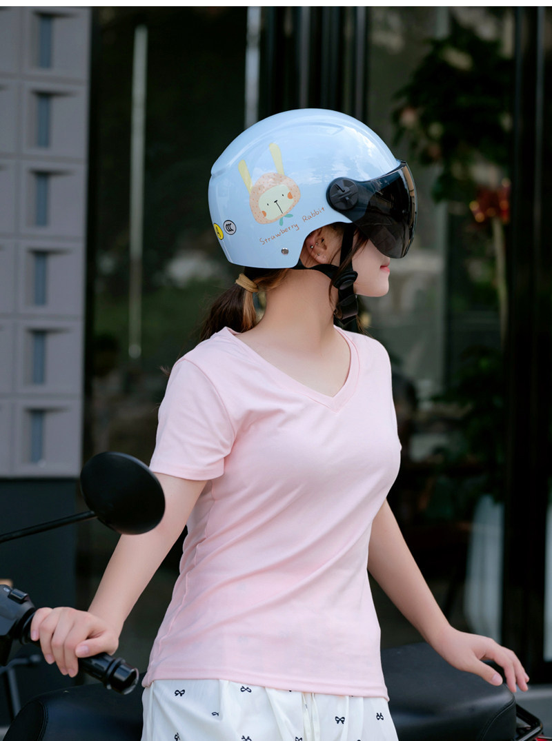 New National Standard 3C Certified Electric Vehicle Helmet, Cute Female Model Electric Vehicle Safety Helmet, Universal Motorcycle Half Helmet for All Seasons