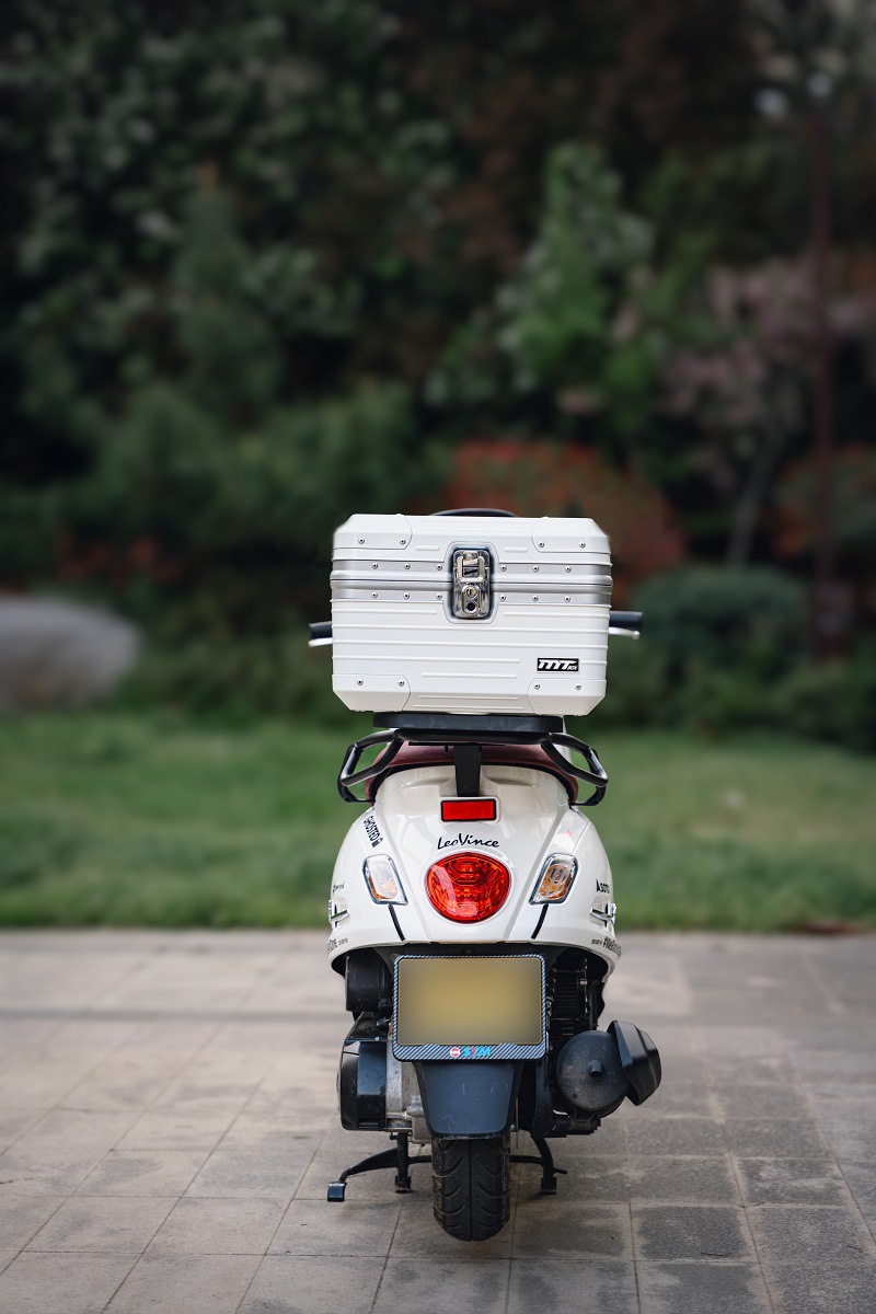 Suitable for Honda motorcycle tail box, retro trunk, scooter cargo box, helmet box, modification accessories, color box