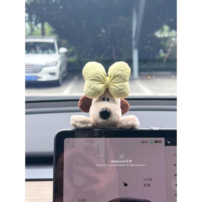 車のスクリーンオーナメント、かわいい犬の車のディスプレイ、ぬいぐるみオーナメント、男性と女性の人形の装飾|undefined