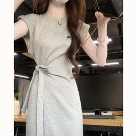 今年流行爆款小个子法式灰色短袖连衣裙子女夏季2025新款收腰长裙