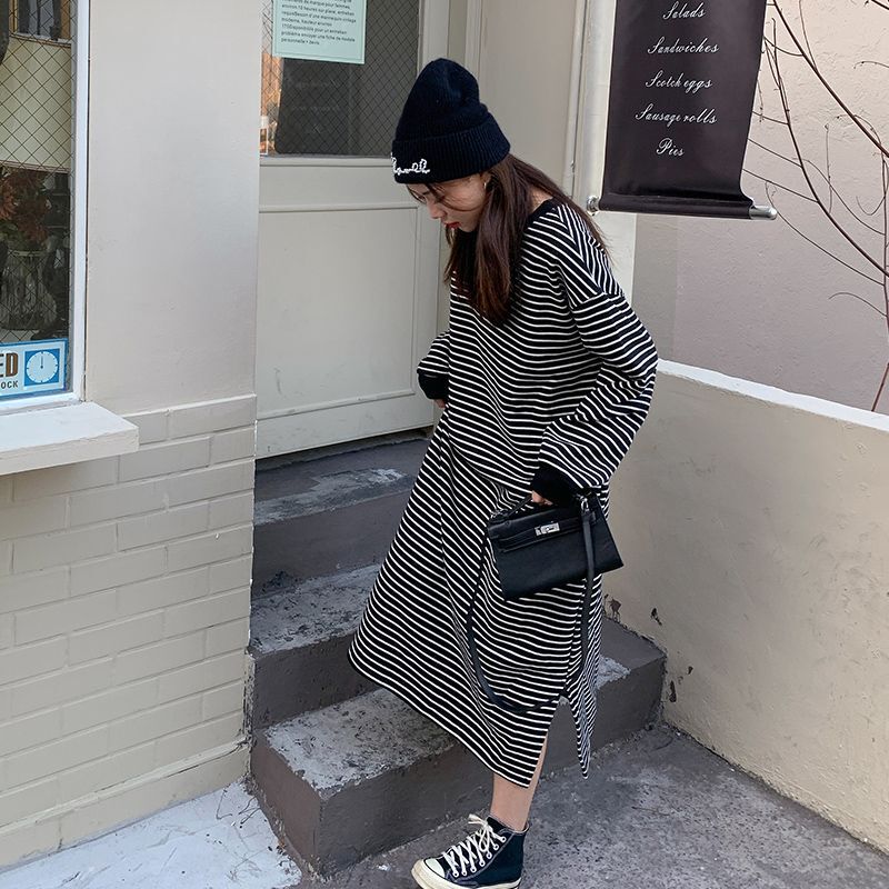 French-Style Striped Hooded Sweatshirt Dress for Women, Autumn and Winter, Fleece-Lined, Thick, Loose, Long, Over-The-Knee Dress, Slimming and Trendy