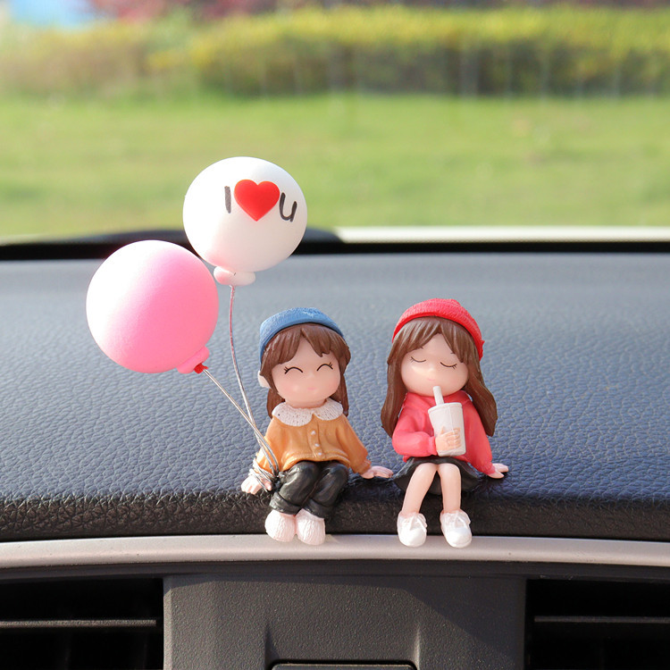 En línea celebridad decoración del coche al por mayor decoración interior del coche lindo beso pareja muñeca centro consola decoración suministros