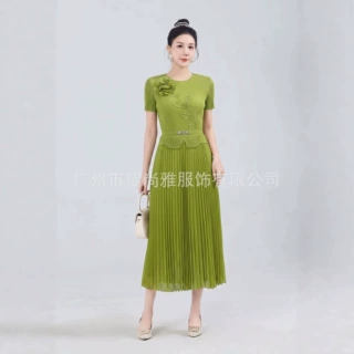 厂家直供2026夏季新款设计纯色气质高级感钉珠花朵法式收腰连衣裙