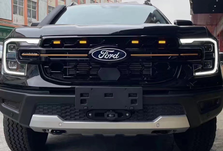 Suitable for Ford Ranger Mid-Grid Small Yellow Light 23-24 Ranger Daytime Running Light Led Anti-Fog Warning Light