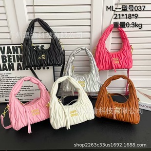 MIU�ް�С��Ƥ��Ӱ�HOBOҸ�°�������μ�б��Ů���ٴ�߼��г�