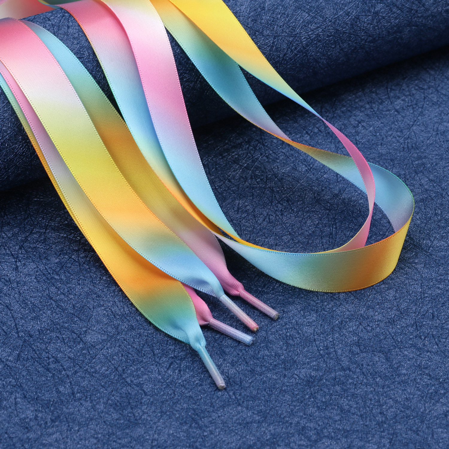 Cinta de encaje satinado color caramelo Satén de poliéster de doble cara Satén de encaje brillante encaje ancho cinta plana encaje