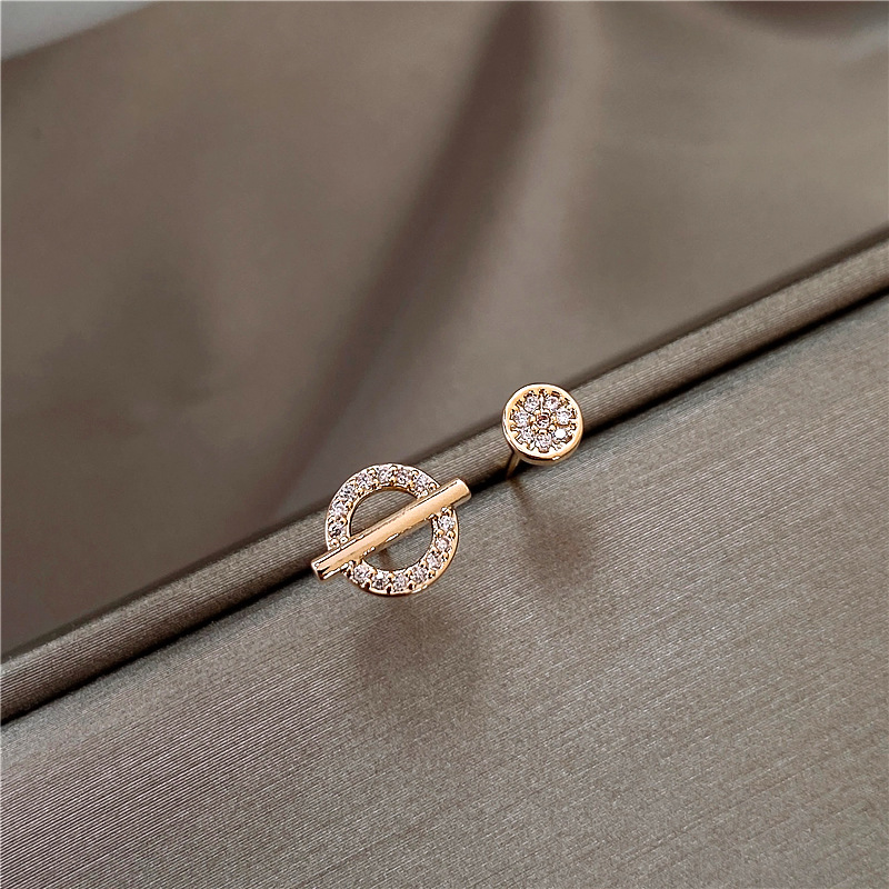 1 Paire Style Simple Rond Incruster Métal Zircon Boucles D'oreilles display picture 1