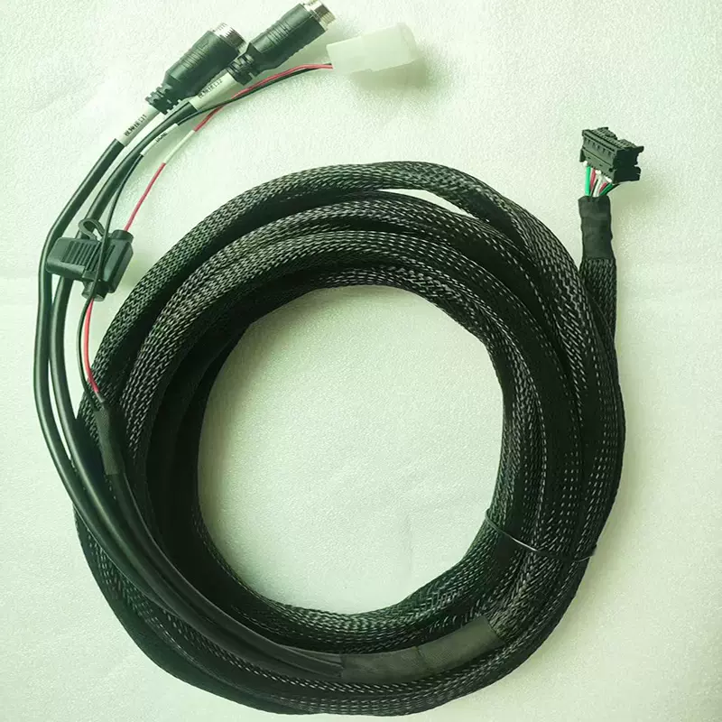 自研屏线束电源加两路AHD。长5米