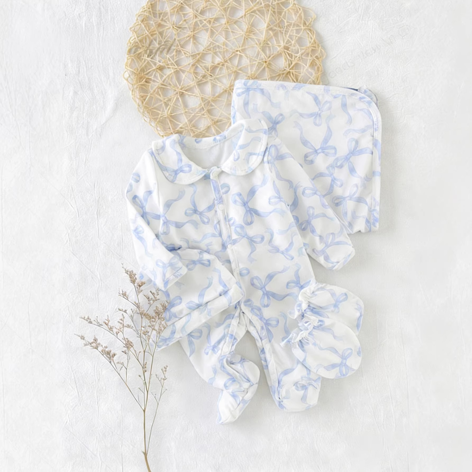 Korean-style Instagram-worthy newborn baby bodysuit with bow print + swaddle blanket + hat + gloves gift set