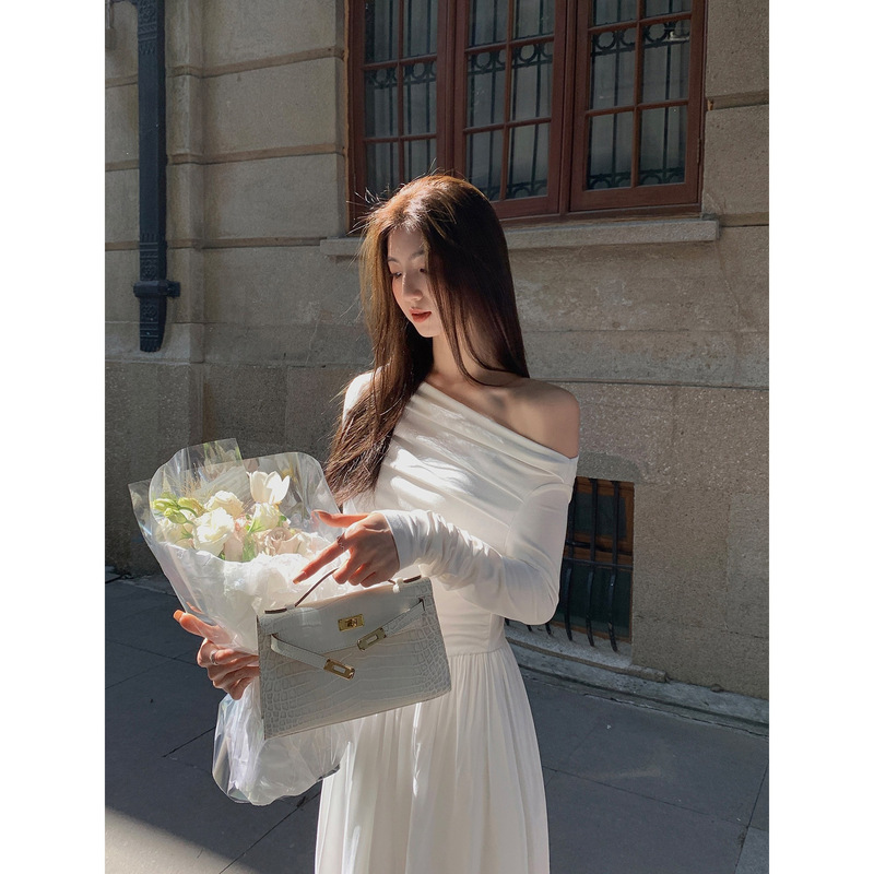 One-Shoulder White Long-Sleeved Dress for Women Early Autum 2023 New Style Waist-Cinching Elegant Autum Long Skirt