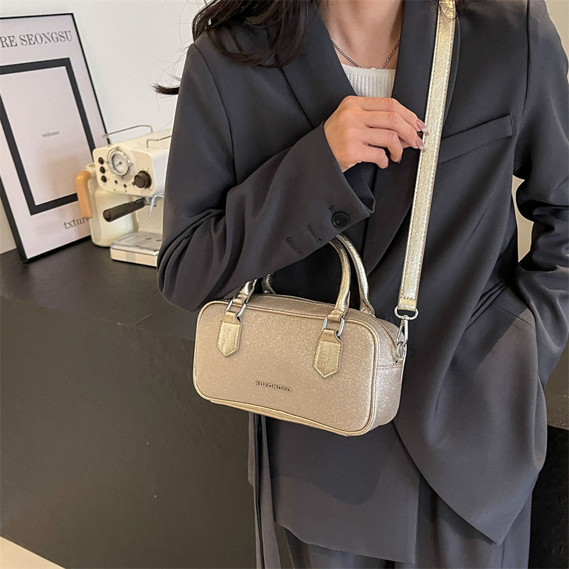 New Fashionable, Simple Cute, Unique Underarm Personalized Versatile Handheld Crossbody Bag, Casual and Advanced Small_voghion.com