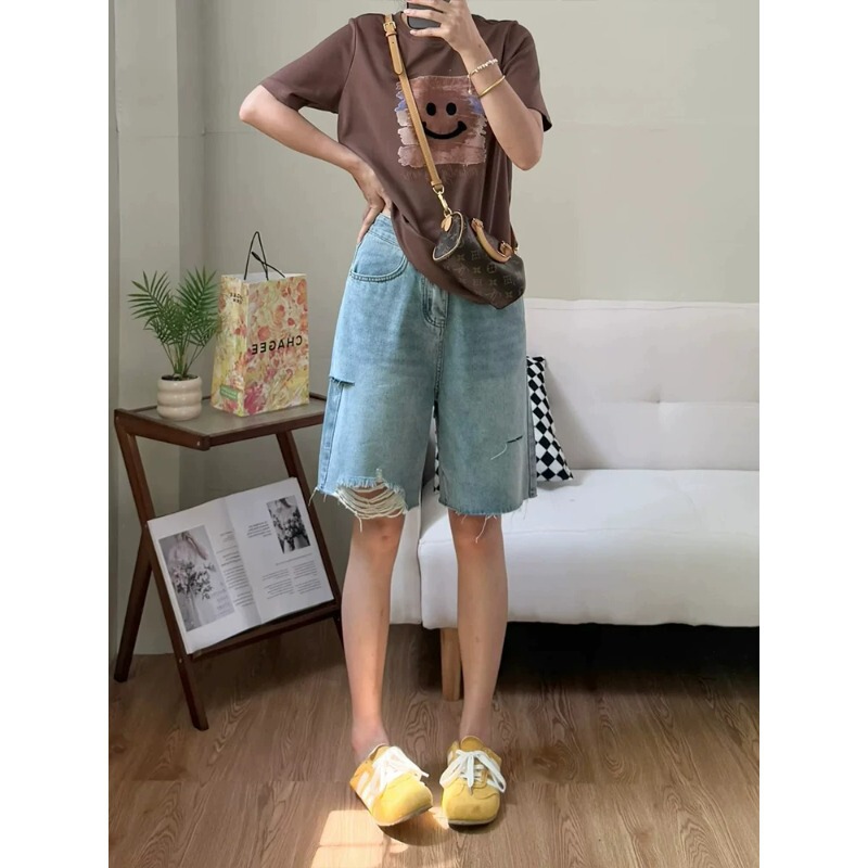 Summer new ripped denim shorts for women, plus size, with a stylish design, frayed edges, straight loose fit, mid-length shorts Summer new ripped denim shorts for women, plus size, with a stylish design, frayed edges, straight loose fit, mid-length shorts