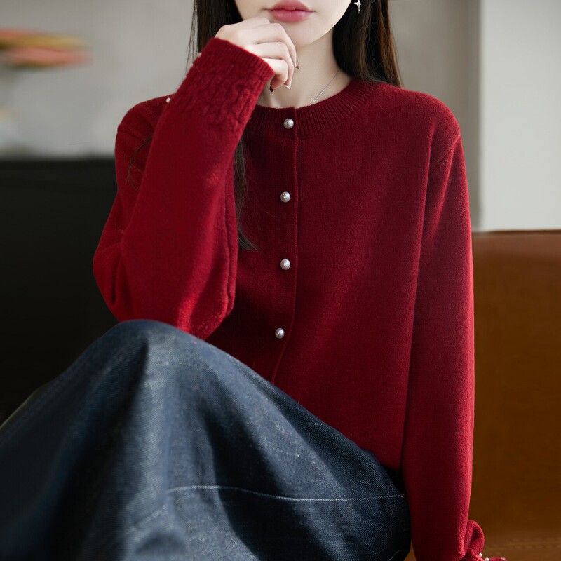 2026 skin-friendly anti-pilling knitted cardigan for women with pearl buttons, round neck, loose-fitting outer sweater, autumn and winter wholesale supply 2026 skin-friendly anti-pilling knitted cardigan for women with pearl buttons, round neck, loose-fitting outer sweater, autumn and winter wholesale supply
