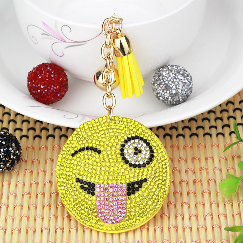 Nuevo creativo cara sonriente coreana llavero de diamante de moda borda de dama bolsos colgantes joyerías de comercio exterior al por mayor