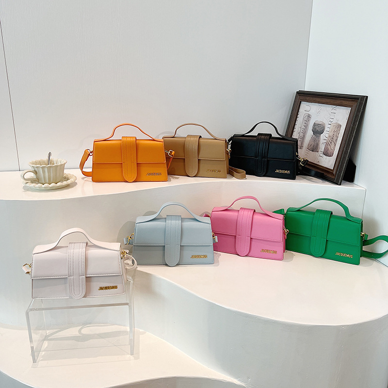 Temperamento simple color sólido flip bolso 2025 nuevo bolso de viaje de alta calidad de mujer gran capacidad mochila