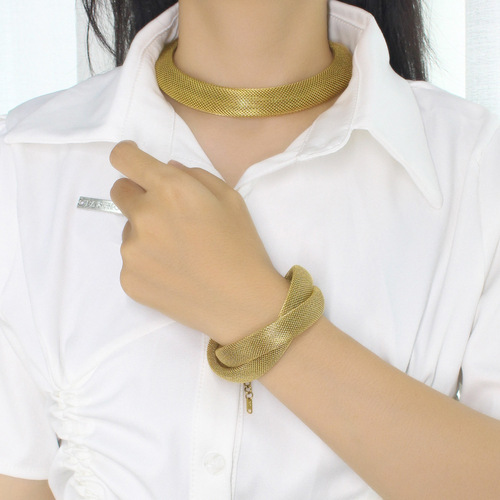 New necklace, light luxury mesh choker, accessories bracelet, fashionable and personalized titanium steel clavicle chain, best-selling jewelry set